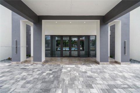 House in Palmetto Bay, Florida 5 bedrooms, 544.13 sq.m. № 1454249 - photo 18