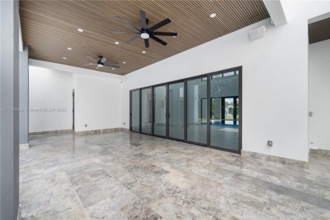 House in Palmetto Bay, Florida 5 bedrooms, 544.13 sq.m. № 1454249 - photo 19