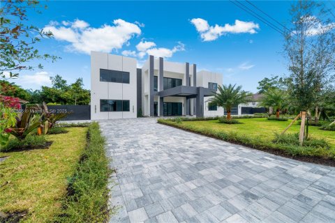 House in Palmetto Bay, Florida 5 bedrooms, 544.13 sq.m. № 1454249 - photo 12
