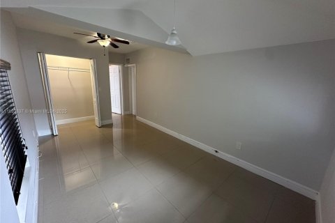 Villa ou maison à louer à Miami Beach, Floride: 3 chambres, 121.89 m2 № 1946392 - photo 15