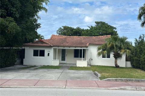 Villa ou maison à louer à Miami Beach, Floride: 3 chambres, 121.89 m2 № 1946392 - photo 2