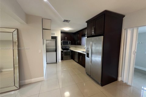 Villa ou maison à louer à Miami Beach, Floride: 3 chambres, 121.89 m2 № 1946392 - photo 6