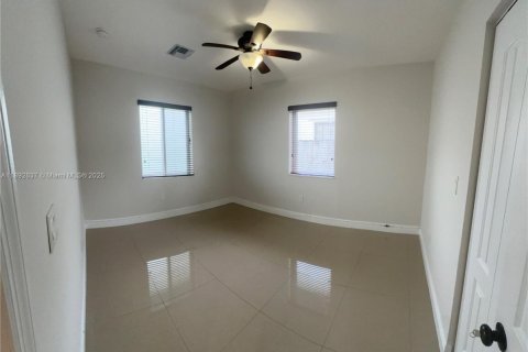 Villa ou maison à louer à Miami Beach, Floride: 3 chambres, 121.89 m2 № 1946392 - photo 10
