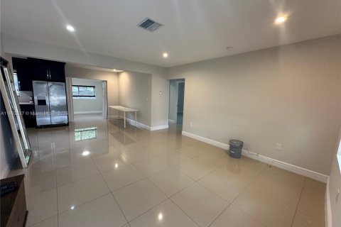Villa ou maison à louer à Miami Beach, Floride: 3 chambres, 121.89 m2 № 1946392 - photo 7