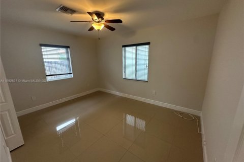 Villa ou maison à louer à Miami Beach, Floride: 3 chambres, 121.89 m2 № 1946392 - photo 12