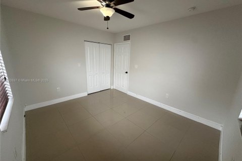 Villa ou maison à louer à Miami Beach, Floride: 3 chambres, 121.89 m2 № 1946392 - photo 11