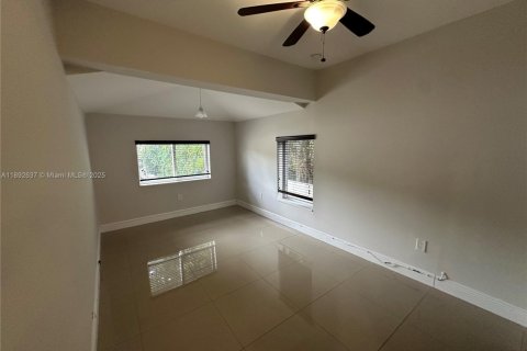 Villa ou maison à louer à Miami Beach, Floride: 3 chambres, 121.89 m2 № 1946392 - photo 14