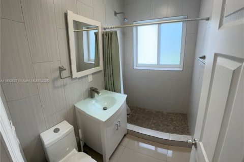 Villa ou maison à louer à Miami Beach, Floride: 3 chambres, 121.89 m2 № 1946392 - photo 16