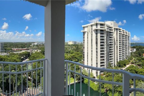 Condo in Miami, Florida, 2 bedrooms  № 2024105 - photo 28
