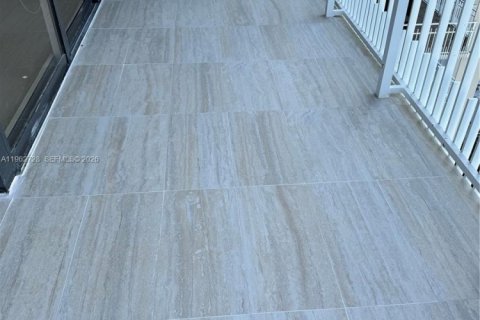 Condo in Miami, Florida, 2 bedrooms  № 2024105 - photo 26