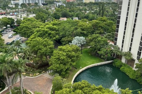 Condo in Miami, Florida, 2 bedrooms  № 2024105 - photo 15