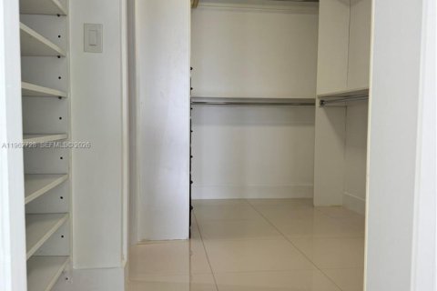 Condo in Miami, Florida, 2 bedrooms  № 2024105 - photo 6