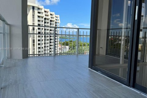 Condo in Miami, Florida, 2 bedrooms  № 2024105 - photo 27