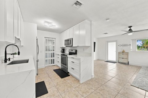 Villa ou maison à louer à Margate, Floride: 4 chambres, 135.92 m2 № 2382691 - photo 3