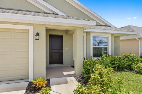 House in St. Lucie, Florida 3 bedrooms, 165.64 sq.m. № 2393620 - photo 2