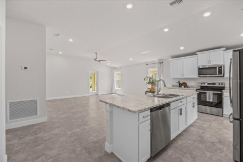 House in St. Lucie, Florida 3 bedrooms, 165.64 sq.m. № 2393620 - photo 8