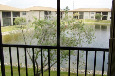 Condominio en alquiler en Punta Gorda, Florida, 2 dormitorios, 79.9 m2 № 1780644 - foto 9