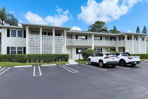 Condo in Delray Beach, Florida, 2 bedrooms  № 2086488 - photo 1
