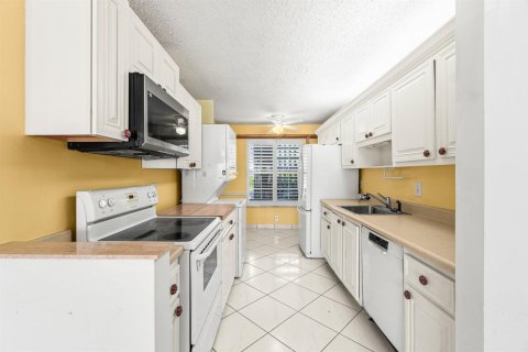 Condo in Delray Beach, Florida, 2 bedrooms  № 2086488 - photo 7