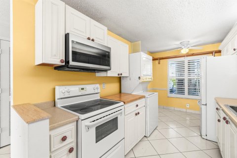 Condo in Delray Beach, Florida, 2 bedrooms  № 2086488 - photo 8