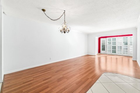 Condo in Delray Beach, Florida, 2 bedrooms  № 2086488 - photo 11