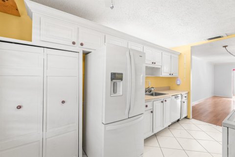 Condo in Delray Beach, Florida, 2 bedrooms  № 2086488 - photo 9