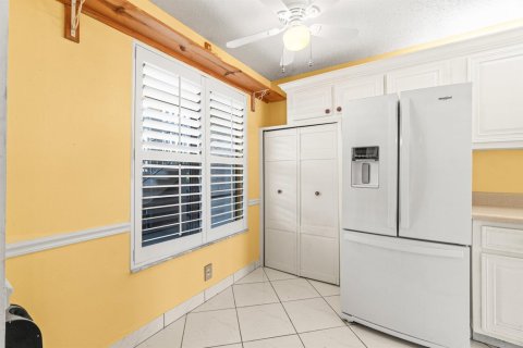 Condo in Delray Beach, Florida, 2 bedrooms  № 2086488 - photo 10