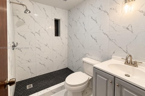 Villa ou maison à louer à Hollywood, Floride: 3 chambres, 85.47 m2 № 2439360 - photo 12