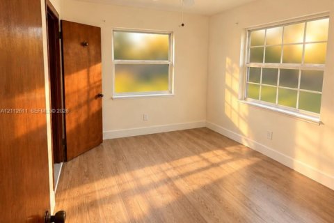 Villa ou maison à louer à Hollywood, Floride: 3 chambres, 85.47 m2 № 2439360 - photo 7