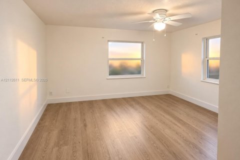 Villa ou maison à louer à Hollywood, Floride: 3 chambres, 85.47 m2 № 2439360 - photo 9