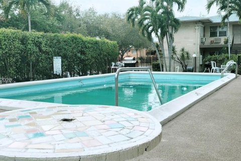 Кондоминиум с 1 спальней в Норт-Майами, Флорида № 2048894