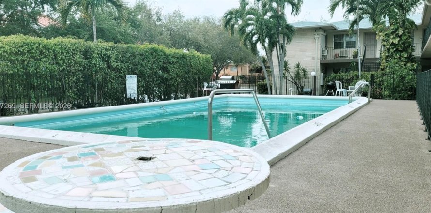 Кондоминиум с 1 спальней в Норт-Майами, Флорида № 2048894