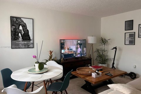 Купить кондоминиум в Норт-Майами, Флорида 1 спальня, 57.23м2, № 2048894 - фото 4