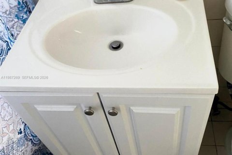 Купить кондоминиум в Норт-Майами, Флорида 1 спальня, 57.23м2, № 2048894 - фото 16