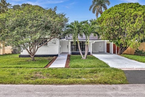 House in Hollywood, Florida 4 bedrooms, 136.29 sq.m. № 1942254 - photo 19