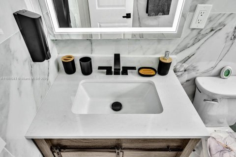 House in Hollywood, Florida 4 bedrooms, 136.29 sq.m. № 1942254 - photo 13