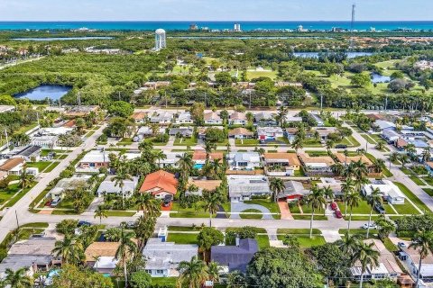 House in Hollywood, Florida 4 bedrooms, 136.29 sq.m. № 1942254 - photo 21
