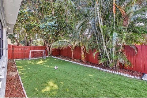 House in Hollywood, Florida 4 bedrooms, 136.29 sq.m. № 1942254 - photo 18