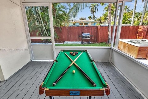 House in Hollywood, Florida 4 bedrooms, 136.29 sq.m. № 1942254 - photo 17