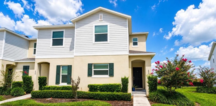 Townhouse in Davenport, Florida 3 bedrooms, 183.95 sq.m. № 2228072