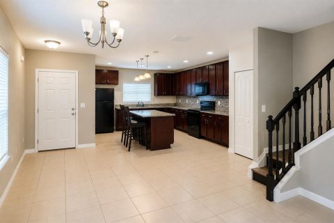 Townhouse in Davenport, Florida 3 bedrooms, 183.95 sq.m. № 2228072 - photo 3