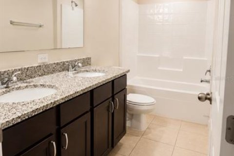 Townhouse in Davenport, Florida 3 bedrooms, 183.95 sq.m. № 2228072 - photo 9