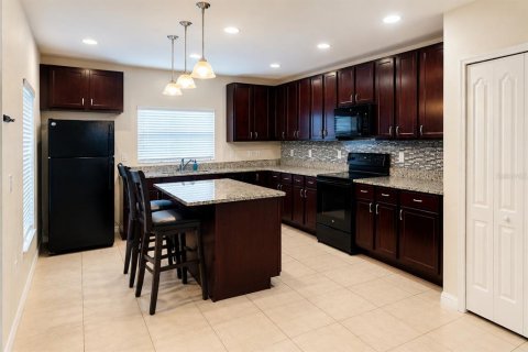 Townhouse in Davenport, Florida 3 bedrooms, 183.95 sq.m. № 2228072 - photo 4