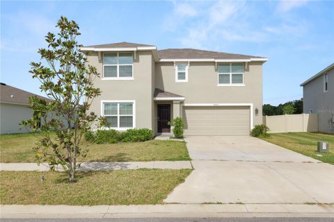 House in Zephyrhills, Florida 4 bedrooms, 220.27 sq.m. № 1626443 - photo 1