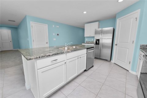 House in Zephyrhills, Florida 4 bedrooms, 220.27 sq.m. № 1626443 - photo 5