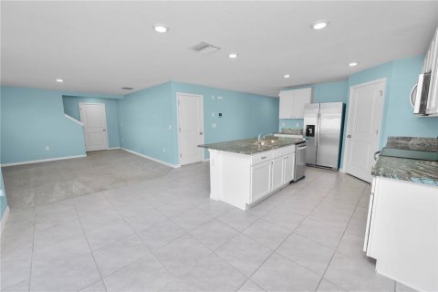 House in Zephyrhills, Florida 4 bedrooms, 220.27 sq.m. № 1626443 - photo 8