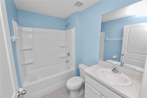 House in Zephyrhills, Florida 4 bedrooms, 220.27 sq.m. № 1626443 - photo 15