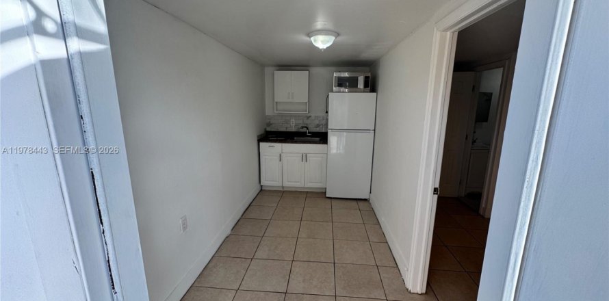 Commercial property in Miami Gardens, Florida 1 bedroom, 103.12 sq.m. № 2042099