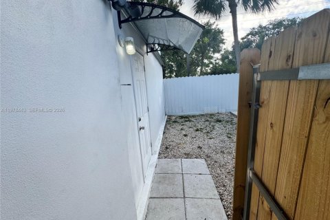 Commercial property in Miami Gardens, Florida 1 bedroom, 103.12 sq.m. № 2042099 - photo 9