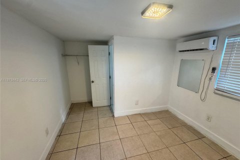 Commercial property in Miami Gardens, Florida 1 bedroom, 103.12 sq.m. № 2042099 - photo 4